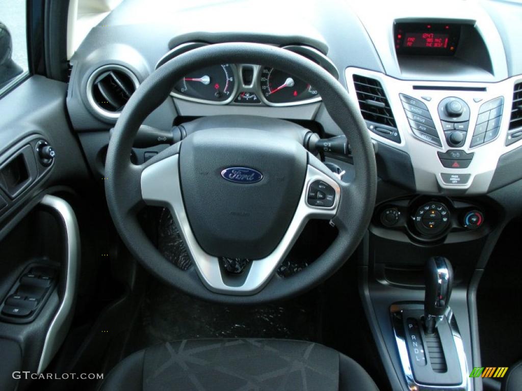 2011 Ford Fiesta SE Sedan Charcoal Black/Blue Cloth Steering Wheel Photo #38935714