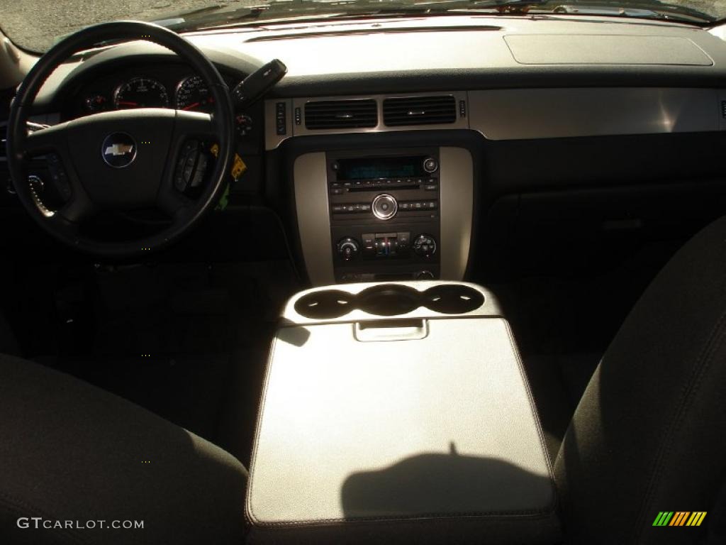 2010 Suburban LS 4x4 - Black / Ebony photo #12