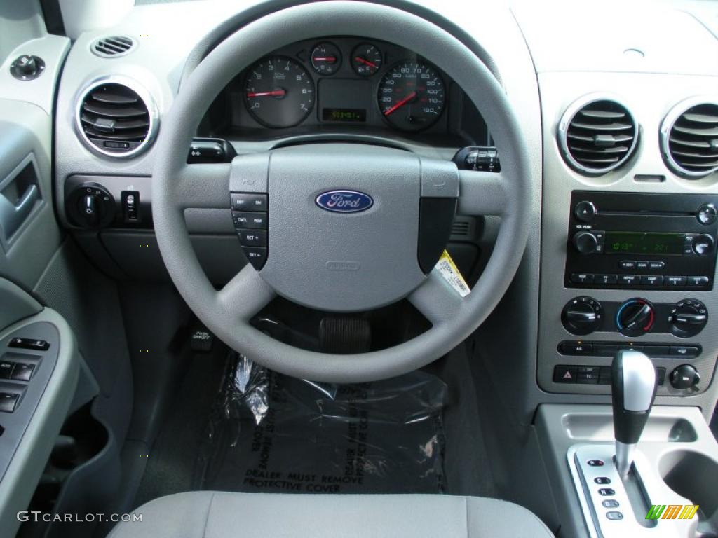 2005 Ford Freestyle SE Shale Steering Wheel Photo #38938358