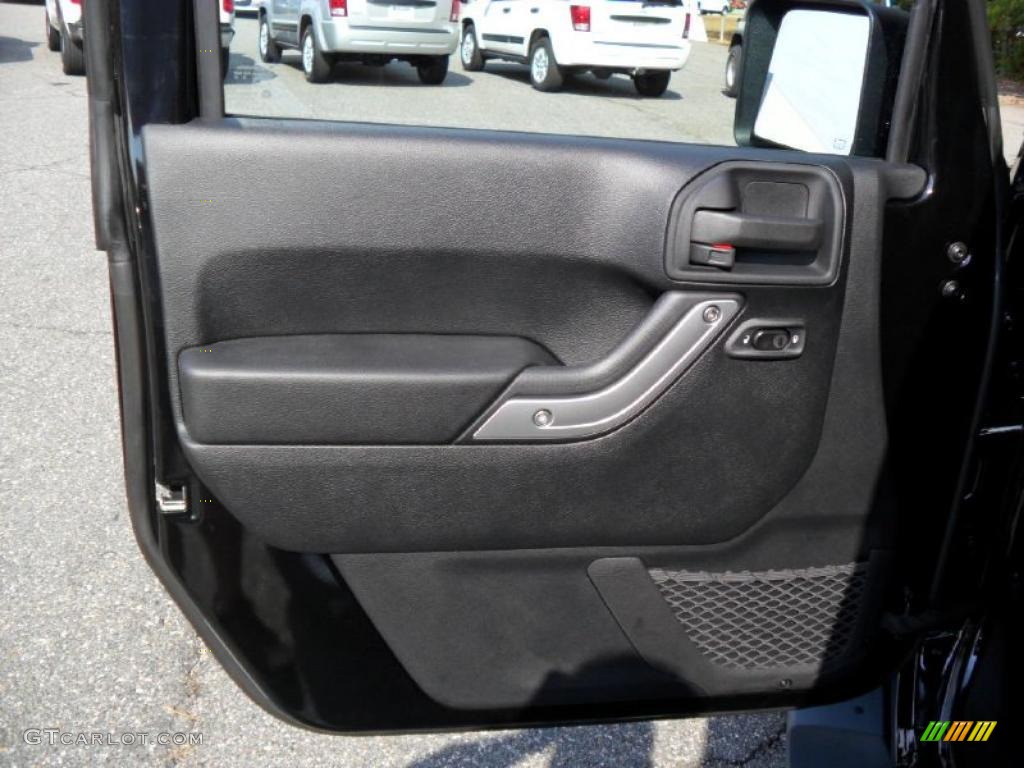 2011 Jeep Wrangler Sahara 4x4 Black Door Panel Photo #38938650