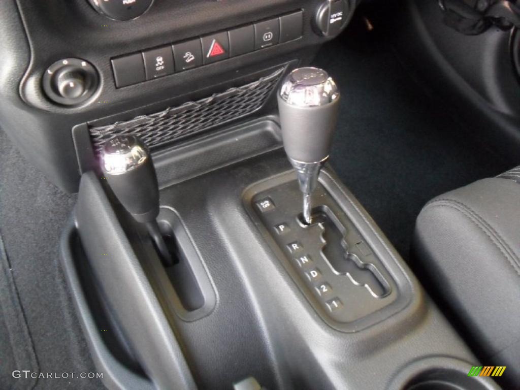 2011 Jeep Wrangler Sahara 4x4 4 Speed Automatic Transmission Photo #38938666