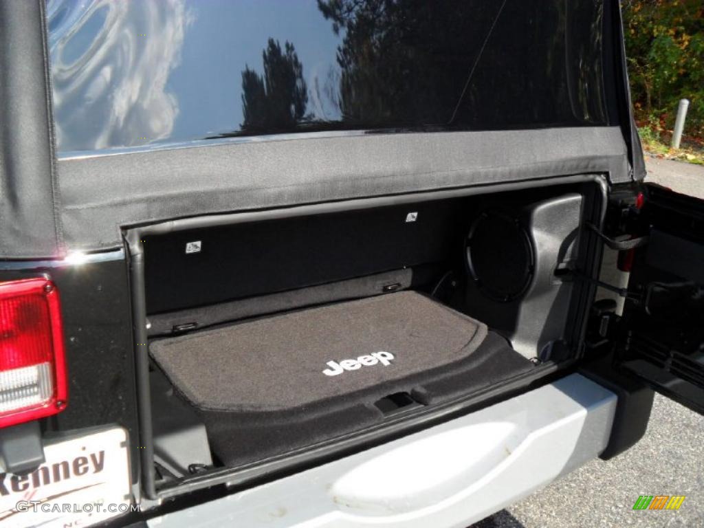2011 Jeep Wrangler Sahara 4x4 Trunk Photo #38938730