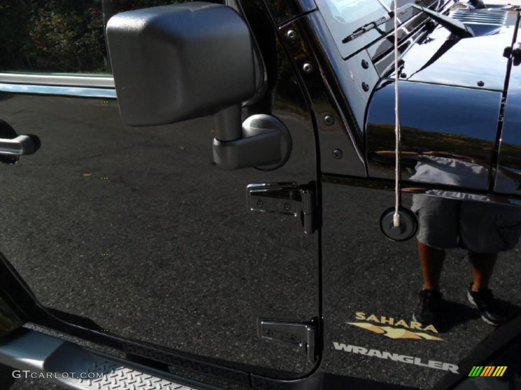 2011 Wrangler Sahara 4x4 - Black / Black photo #20