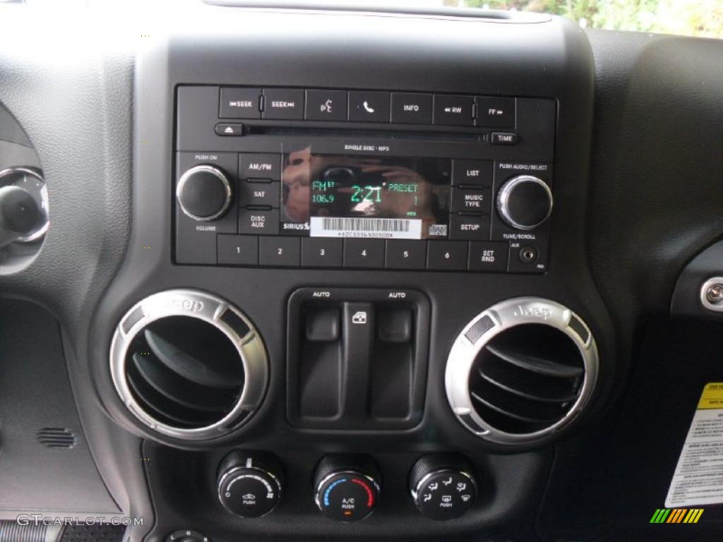 2011 Jeep Wrangler Sahara 4x4 Controls Photo #38939062