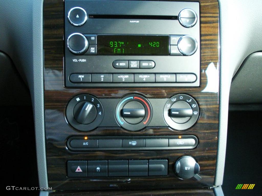 2009 Mercury Sable Sedan Controls Photo #38939206