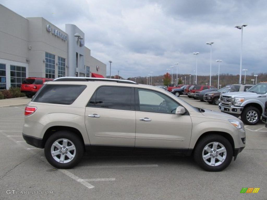 Gold Mist 2009 Saturn Outlook XE Exterior Photo #38939214