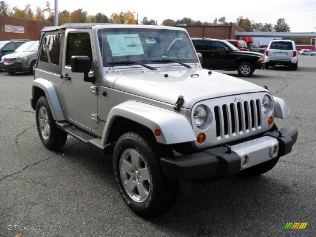 2011 Wrangler Sahara 4x4 - Bright Silver Metallic / Black photo #5