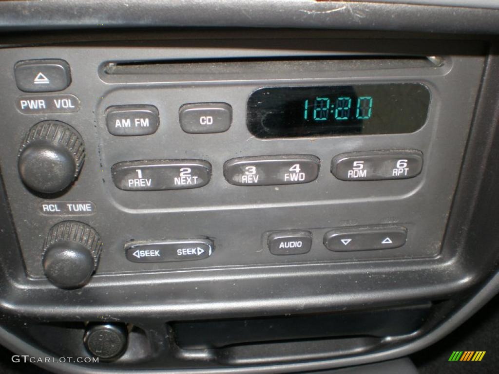 2001 Chevrolet Tracker LT Hardtop 4WD Controls Photo #38940006