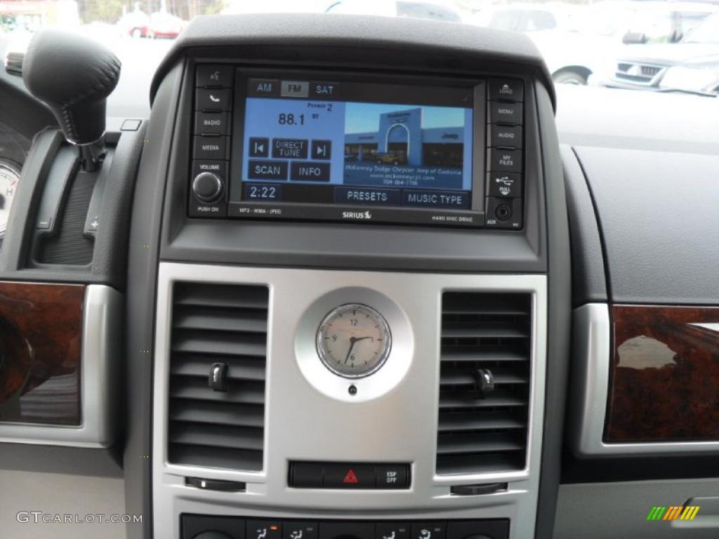 2010 Chrysler Town & Country Touring Navigation Photos