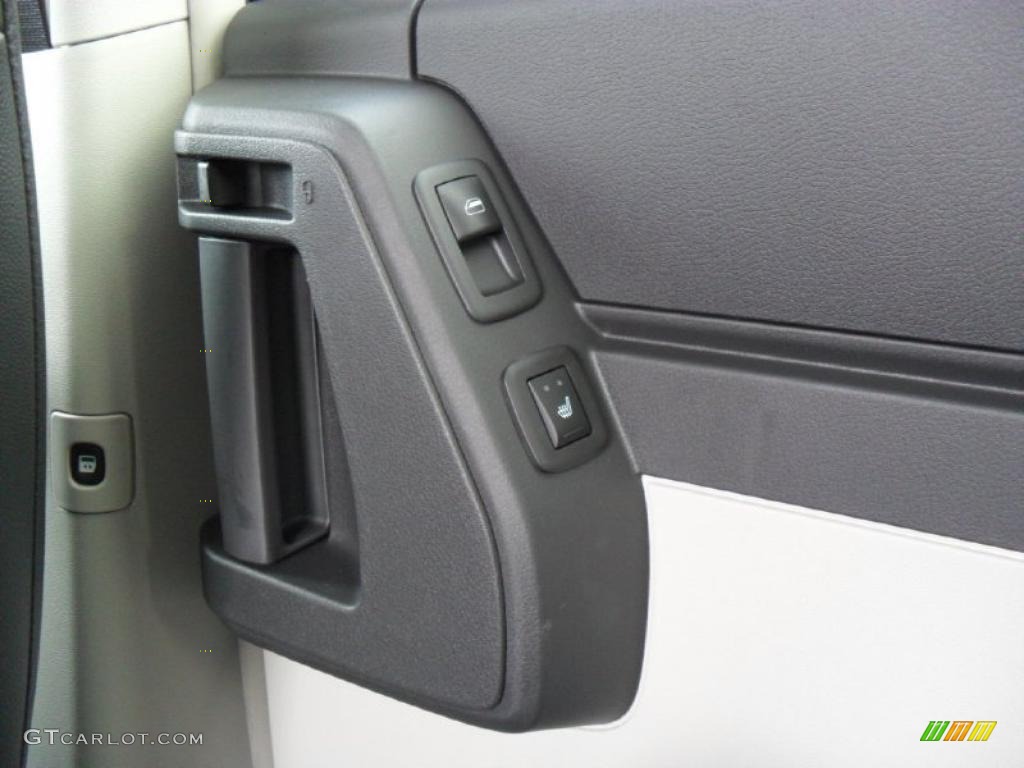 2010 Chrysler Town & Country Touring Controls Photo #38940434