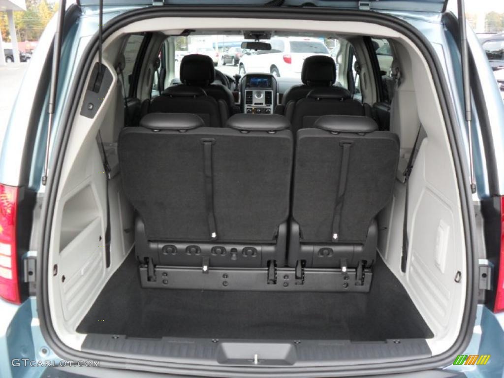 2010 Chrysler Town & Country Touring Trunk Photo #38940450