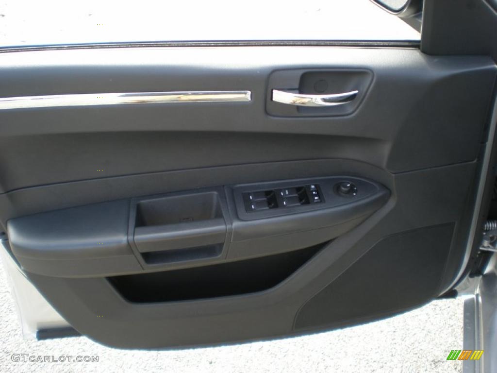 2010 Chrysler 300 Touring Dark Slate Gray Door Panel Photo #38940906