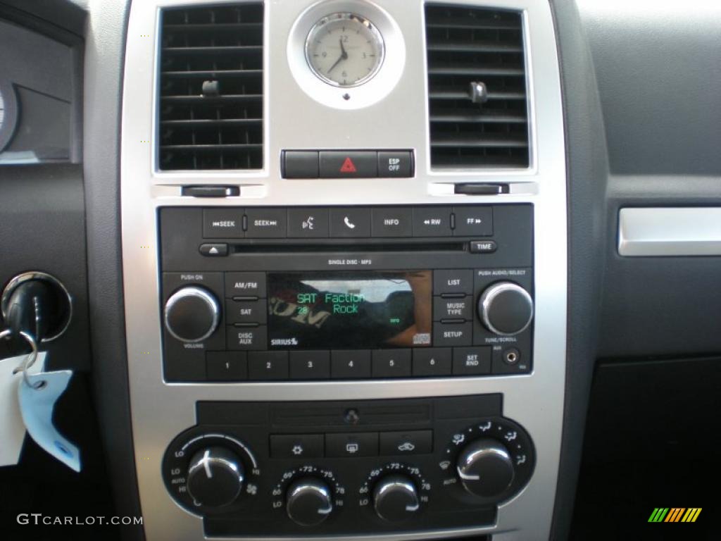 2010 Chrysler 300 Touring Controls Photo #38940970
