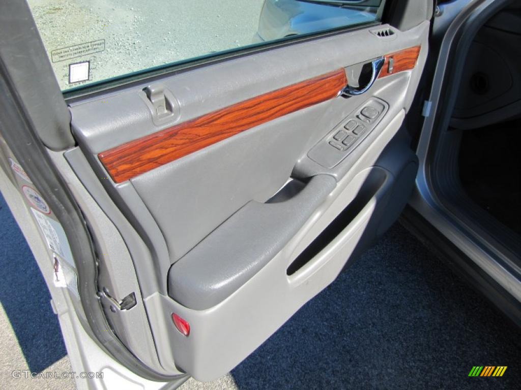 2005 Cadillac DeVille Sedan Dark Gray Door Panel Photo #38941930