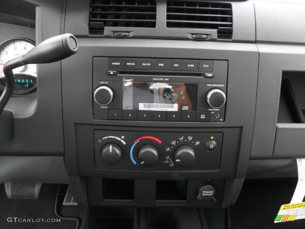 2011 Dodge Dakota Big Horn Crew Cab Controls Photo #38942838