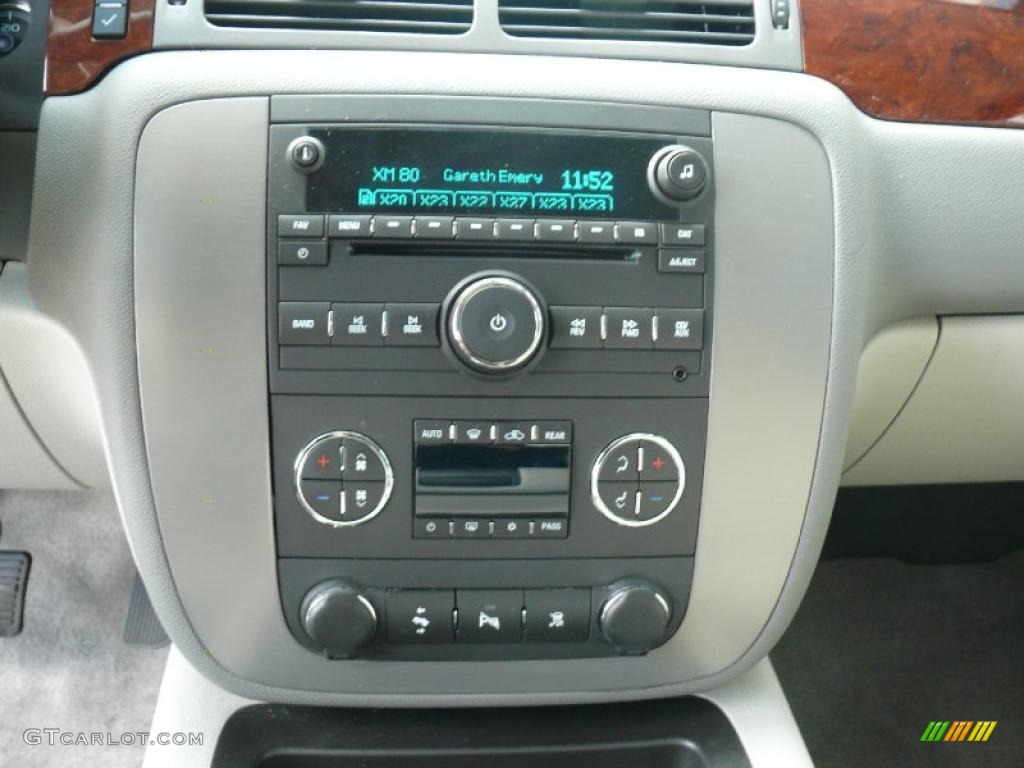 2010 GMC Yukon XL SLT 4x4 Controls Photo #38943778