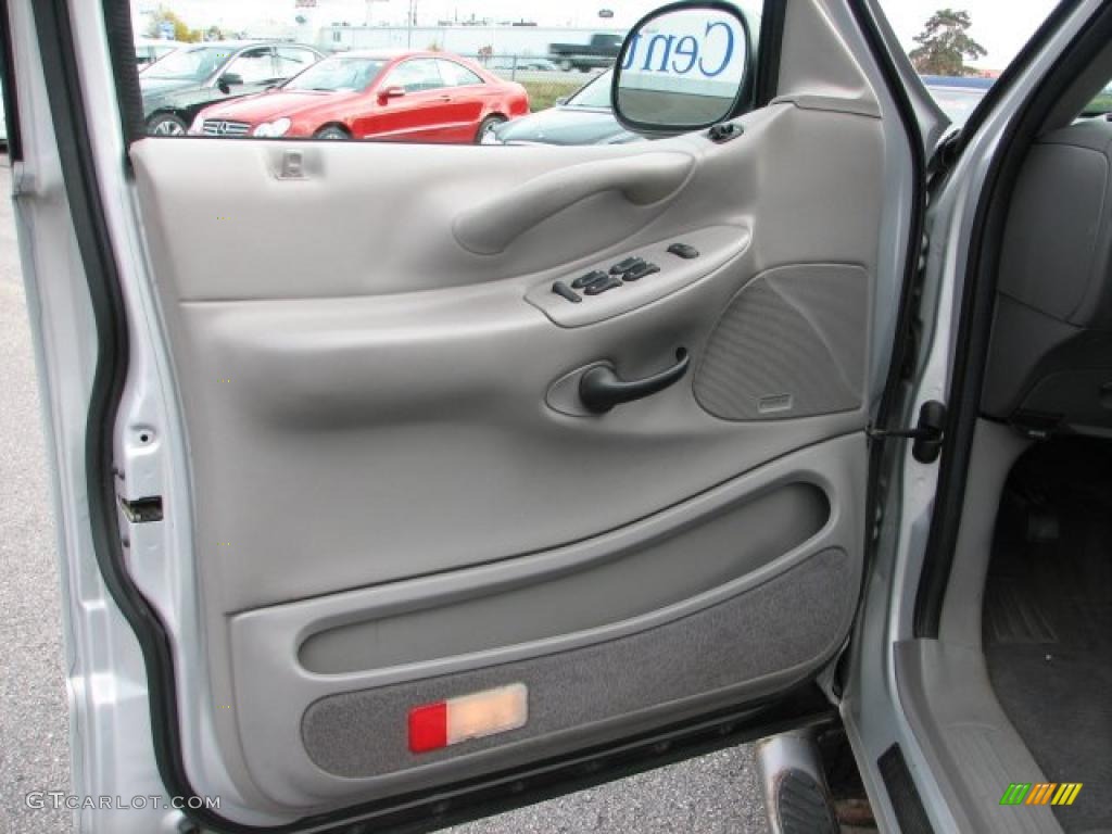 2002 Ford Expedition XLT 4x4 Medium Graphite Door Panel Photo #38945654