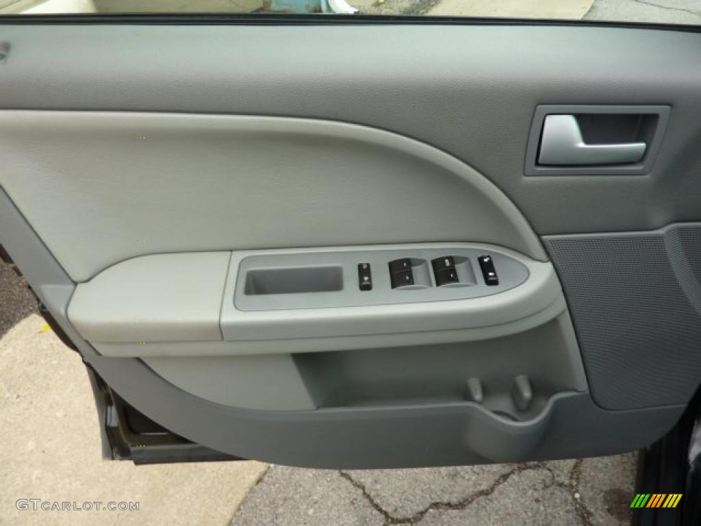 2006 Ford Freestyle SEL AWD Shale Grey Door Panel Photo #38946614