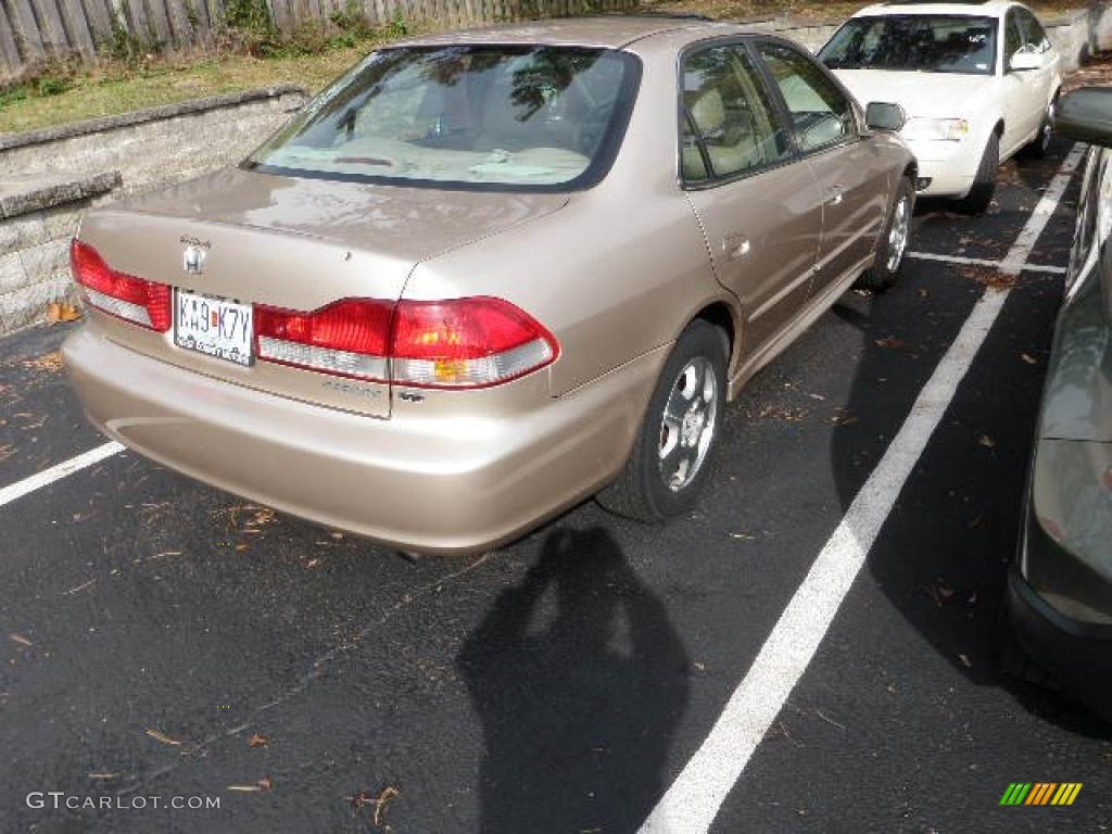 2002 Accord EX V6 Sedan - Naples Gold Metallic / Ivory photo #2