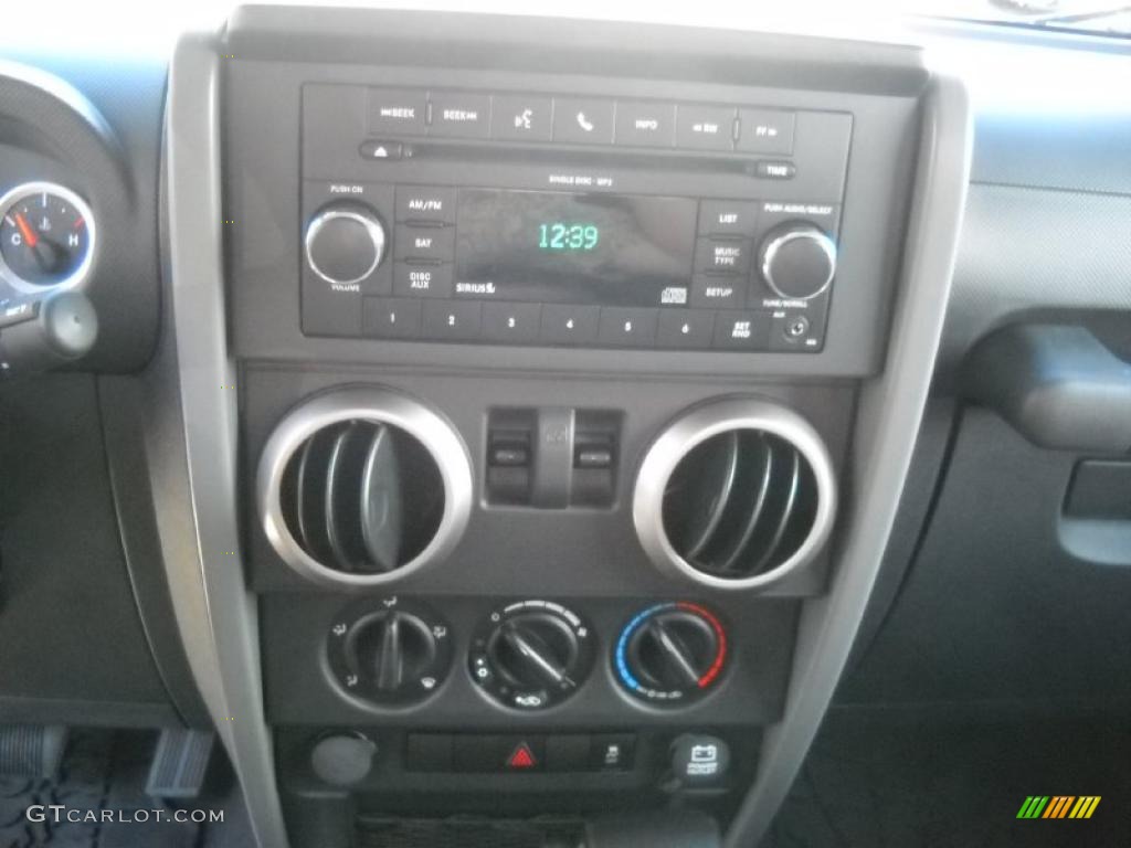 2010 Wrangler Sport Mountain Edition 4x4 - Rescue Green Metallic / Dark Slate Gray/Medium Slate Gray photo #22