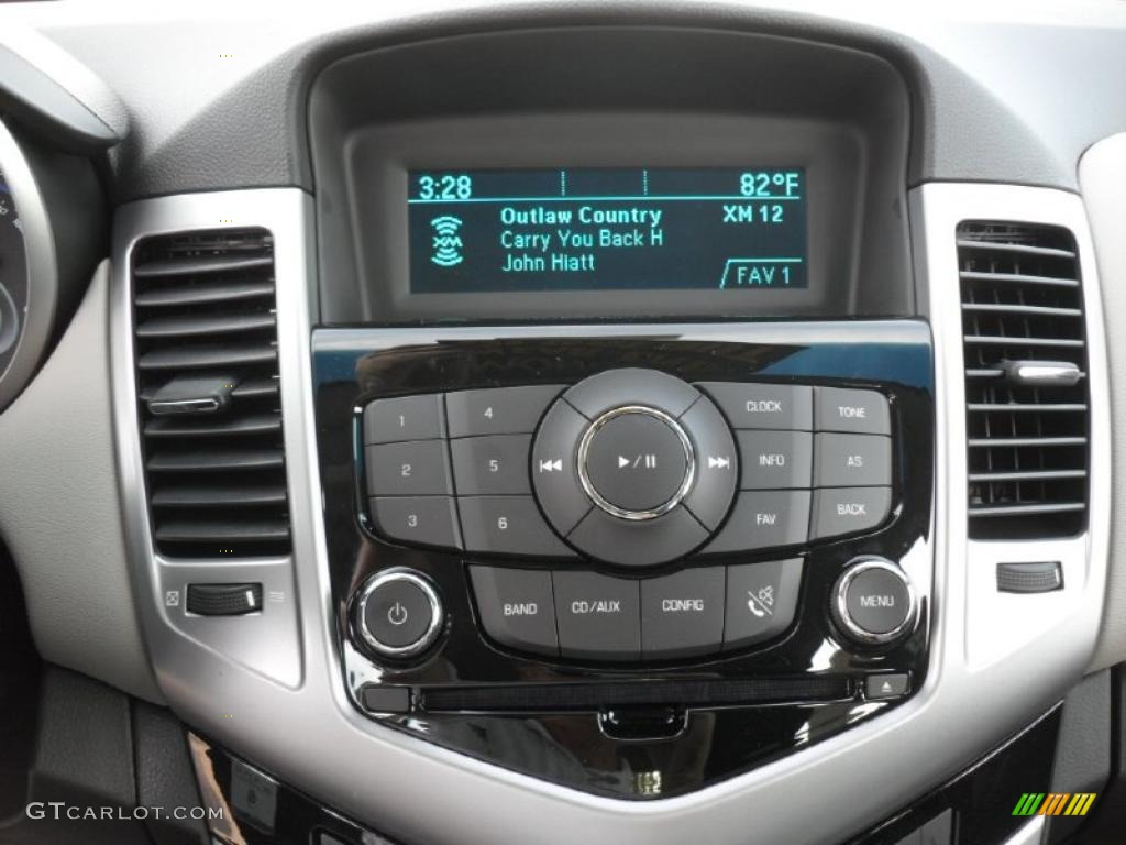 2011 Chevrolet Cruze LS Controls Photo #38950386
