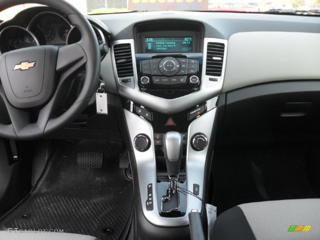 2011 Chevrolet Cruze LS dashboard Photo #38950450