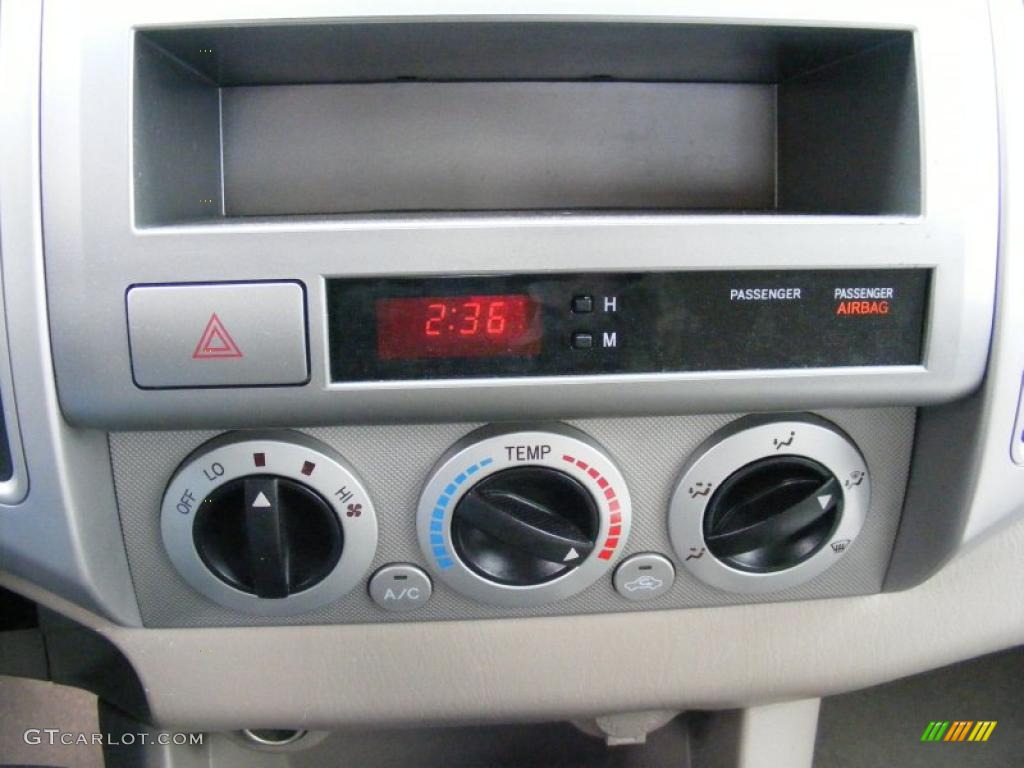 2006 Toyota Tacoma Access Cab 4x4 Controls Photo #38952370