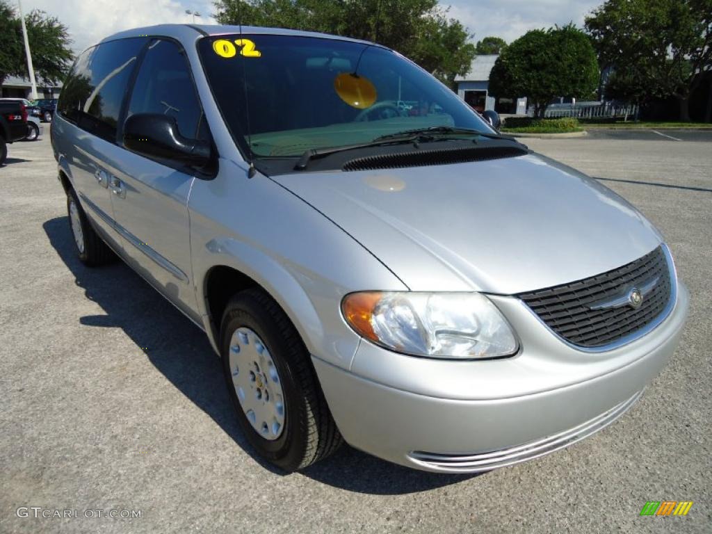 2002 Town & Country LX - Bright Silver Metallic / Taupe photo #13