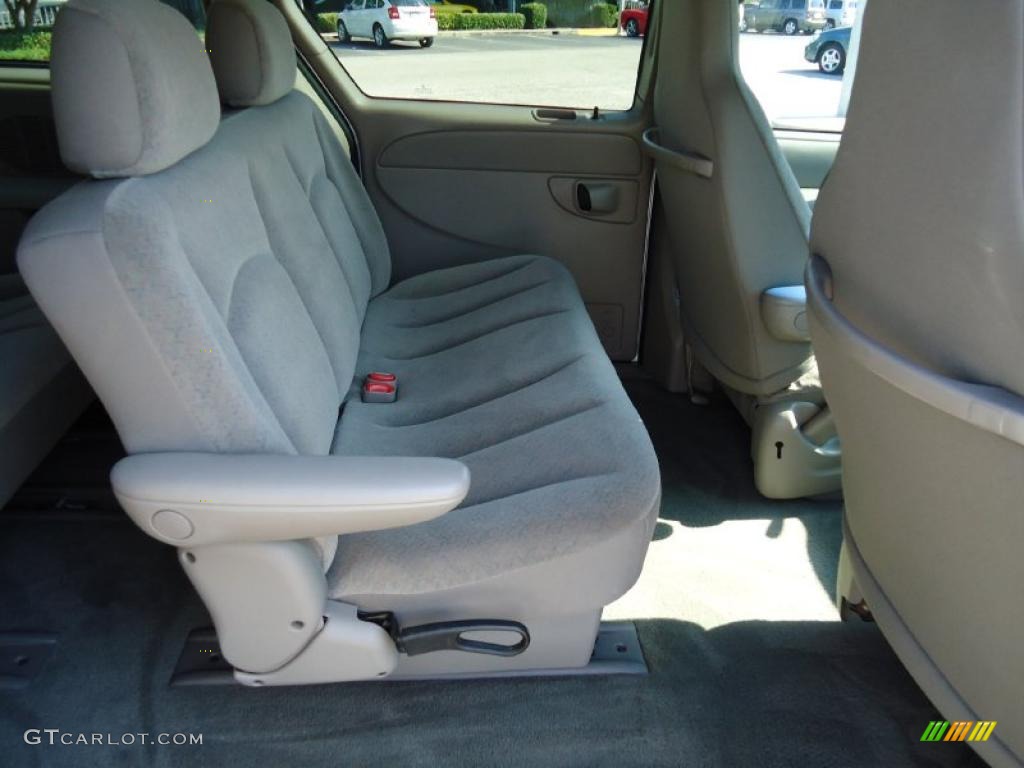 Taupe Interior 2002 Chrysler Town & Country LX Photo #38952690