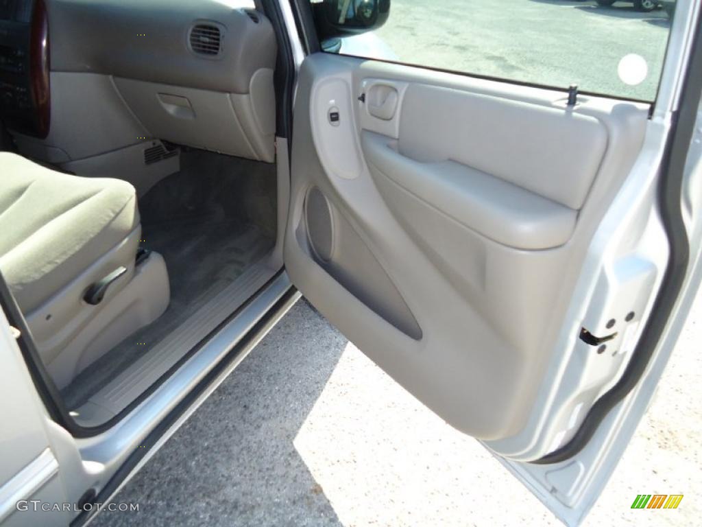 2002 Chrysler Town & Country LX Taupe Door Panel Photo #38952726