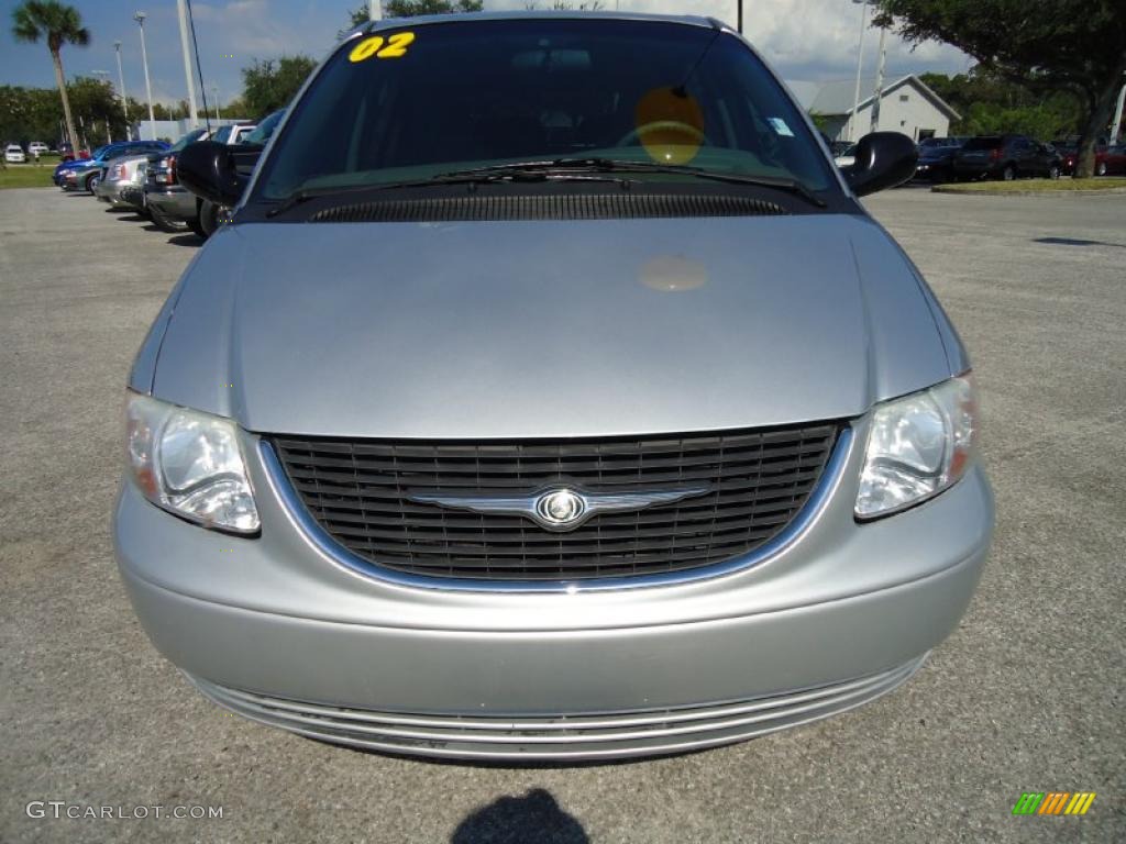 2002 Town & Country LX - Bright Silver Metallic / Taupe photo #20