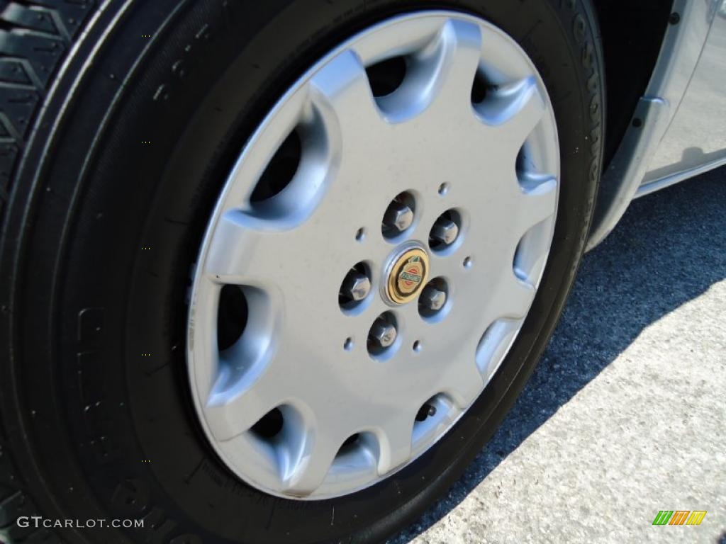 2002 Chrysler Town & Country LX Wheel Photo #38952790