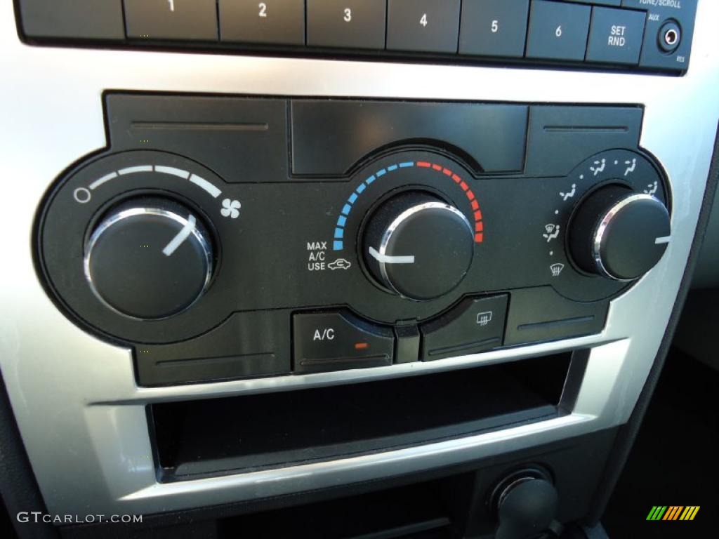 2010 Dodge Charger SXT Controls Photo #38956830