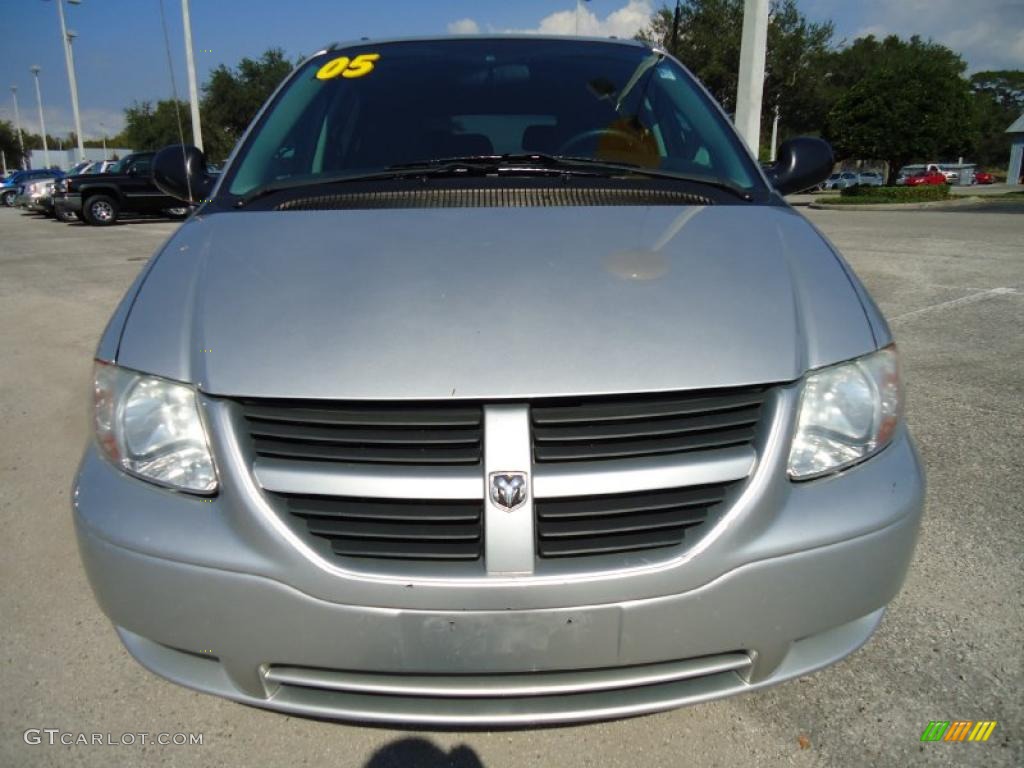 2005 Grand Caravan SE - Bright Silver Metallic / Medium Slate Gray photo #20
