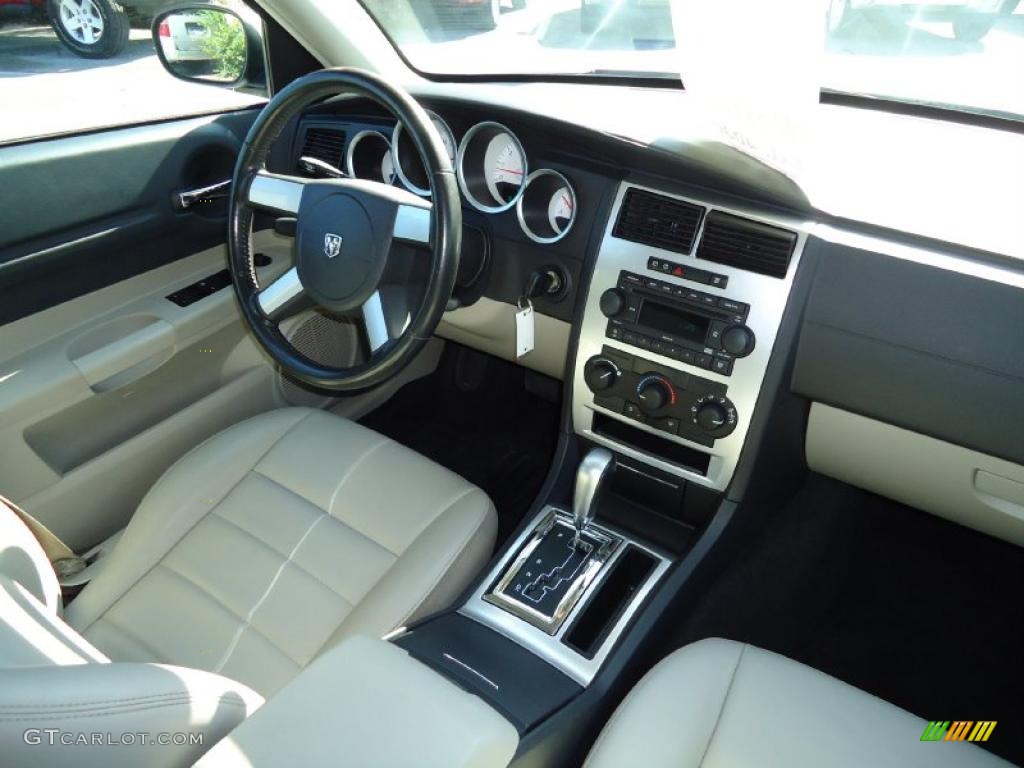 2006 Dodge Magnum R/T Dark Slate Gray/Light Graystone Dashboard Photo #38958874