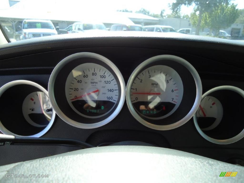 2006 Dodge Magnum R/T Gauges Photo #38959074