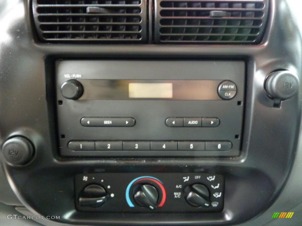 2004 Ford Ranger XL Regular Cab Controls Photo #38959354