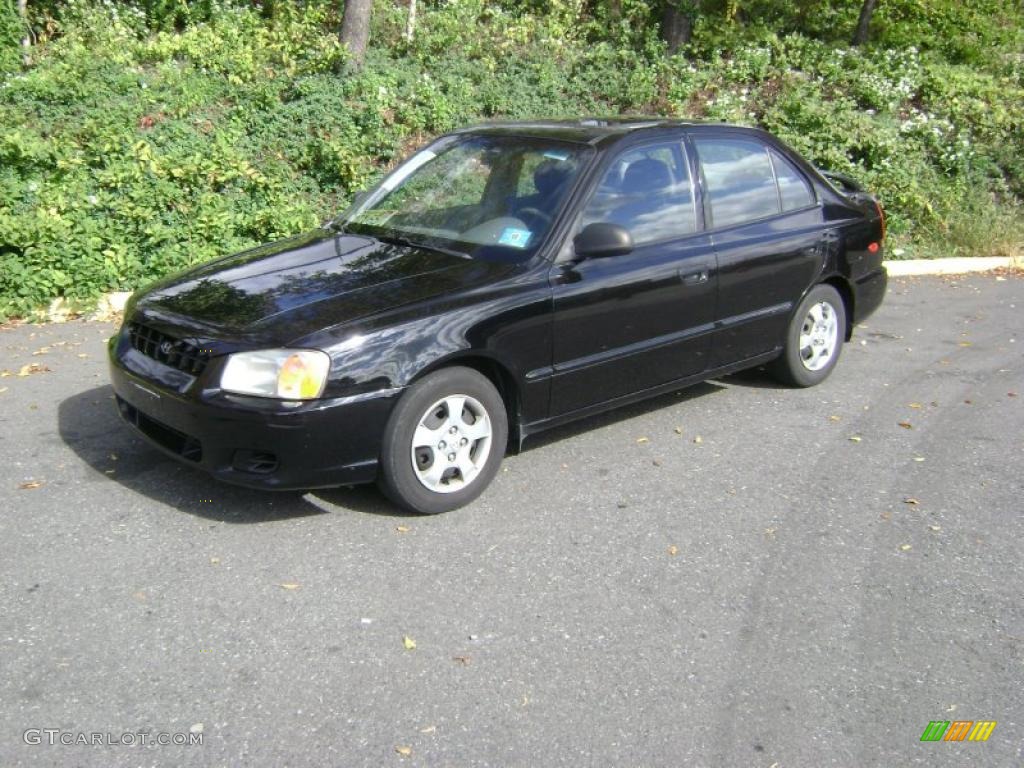 2002 Accent GL Sedan - Ebony Black / Gray photo #1