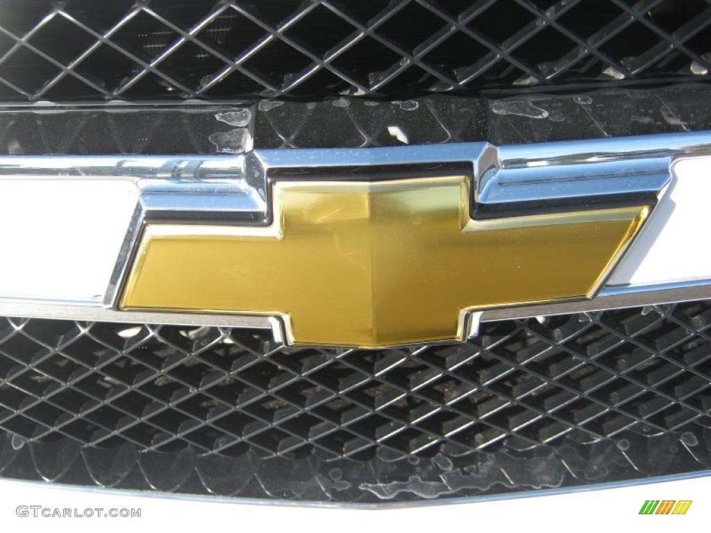 2011 Chevrolet Suburban LS Marks and Logos Photos