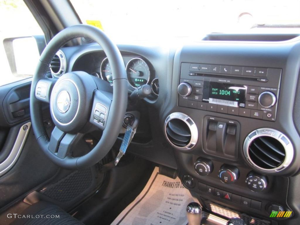 2011 Wrangler Rubicon 4x4 - Natural Green Pearl / Black photo #10