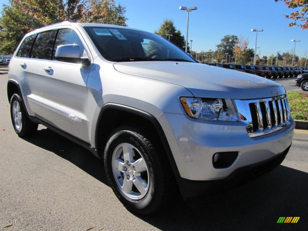 2011 Grand Cherokee Laredo - Bright Silver Metallic / Black photo #4