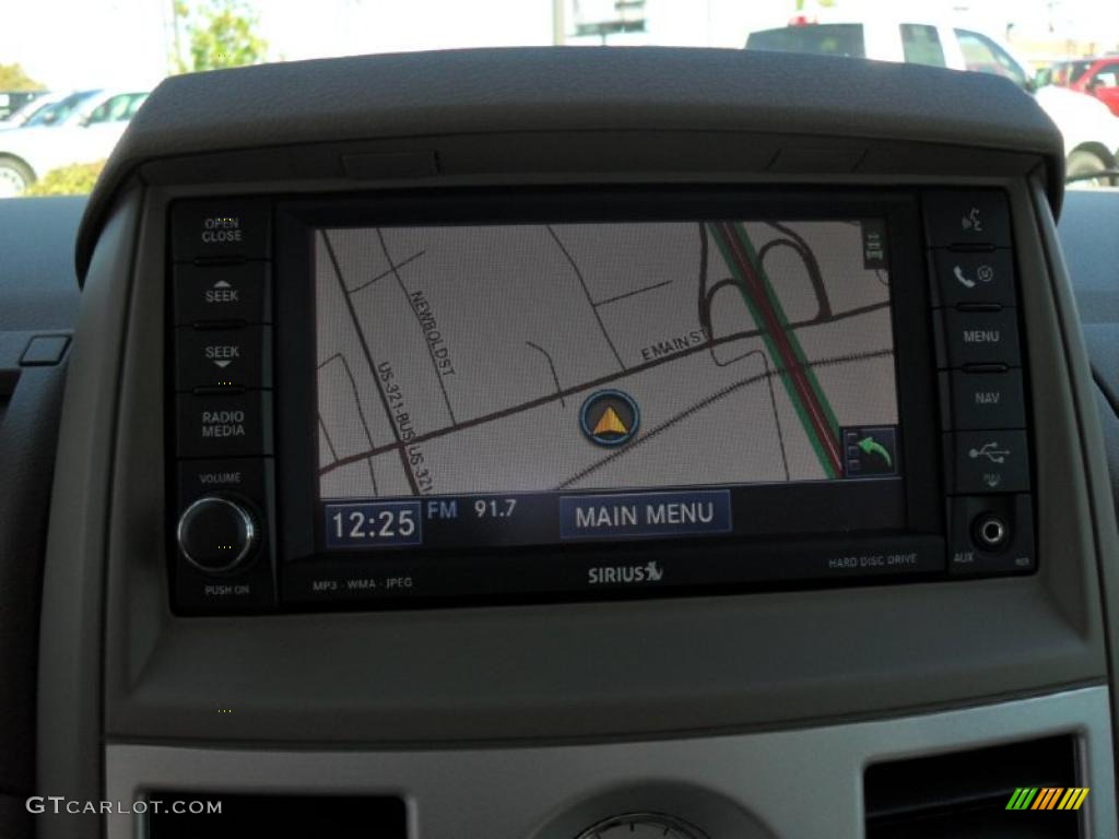 2010 Chrysler Town & Country Limited Navigation Photos