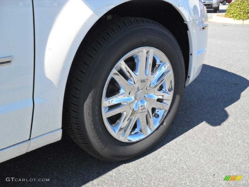 2010 Chrysler Town & Country Limited Wheel Photo #38971426