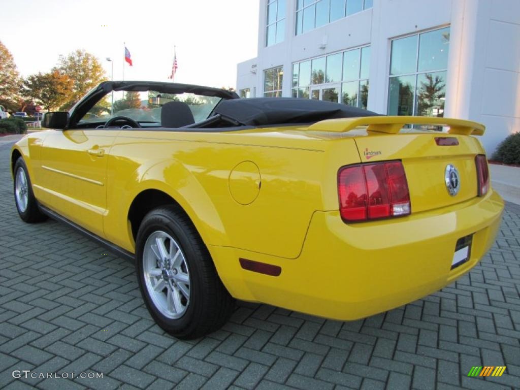 2006 Mustang V6 Deluxe Convertible - Screaming Yellow / Dark Charcoal photo #3