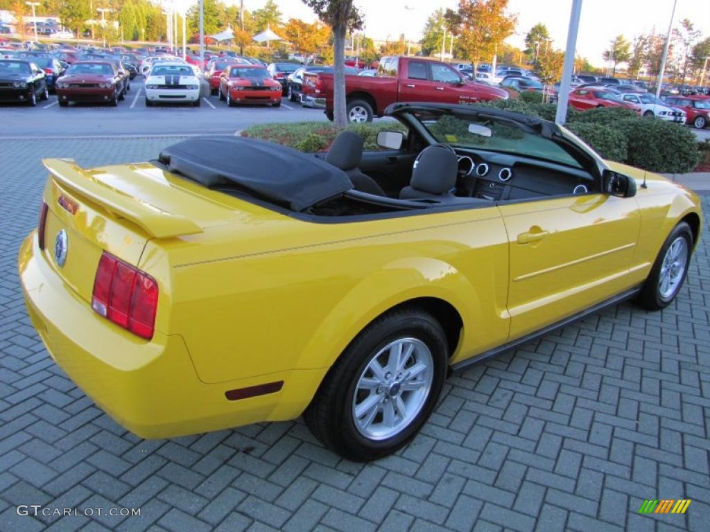2006 Mustang V6 Deluxe Convertible - Screaming Yellow / Dark Charcoal photo #5