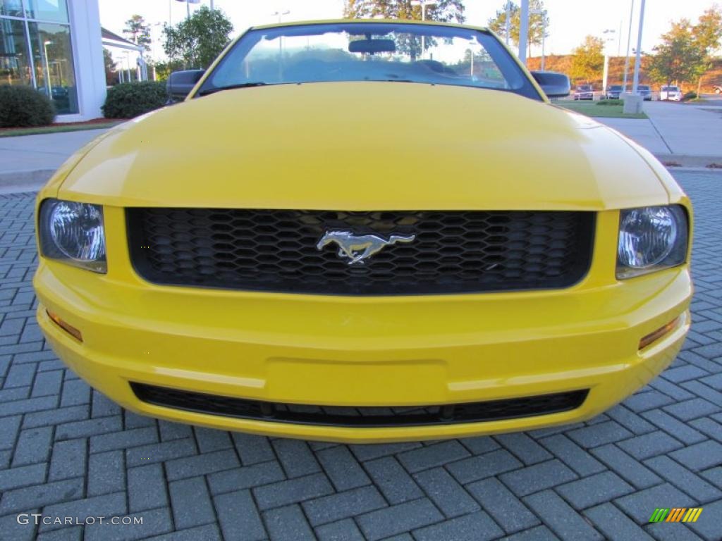 2006 Mustang V6 Deluxe Convertible - Screaming Yellow / Dark Charcoal photo #8