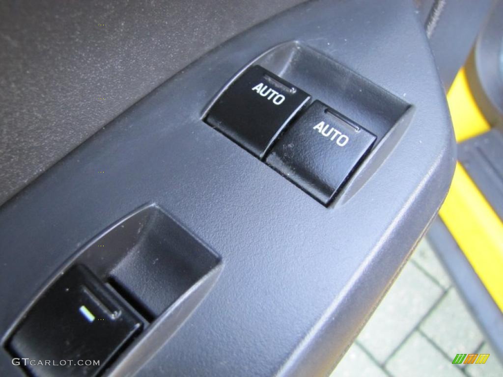 2006 Ford Mustang V6 Deluxe Convertible Controls Photo #38972968
