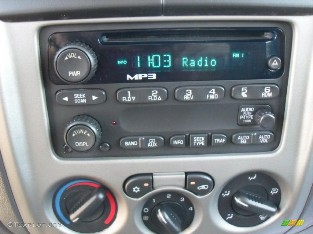 2005 Chevrolet Colorado LS Extended Cab Controls Photo #38974913