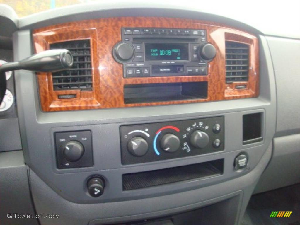 2006 Dodge Ram 1500 SLT Mega Cab 4x4 Controls Photo #38975222