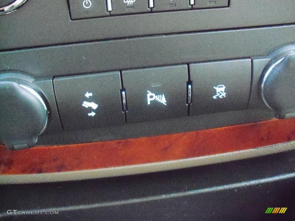 2011 Chevrolet Tahoe LT 4x4 Controls Photo #38975362
